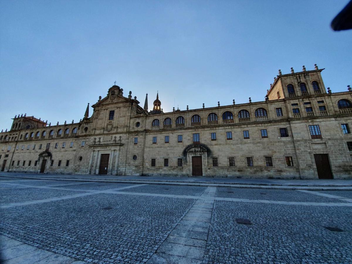 Acogedor Apartamento En El Centro De Monforte Monforte De Lemos Luaran gambar