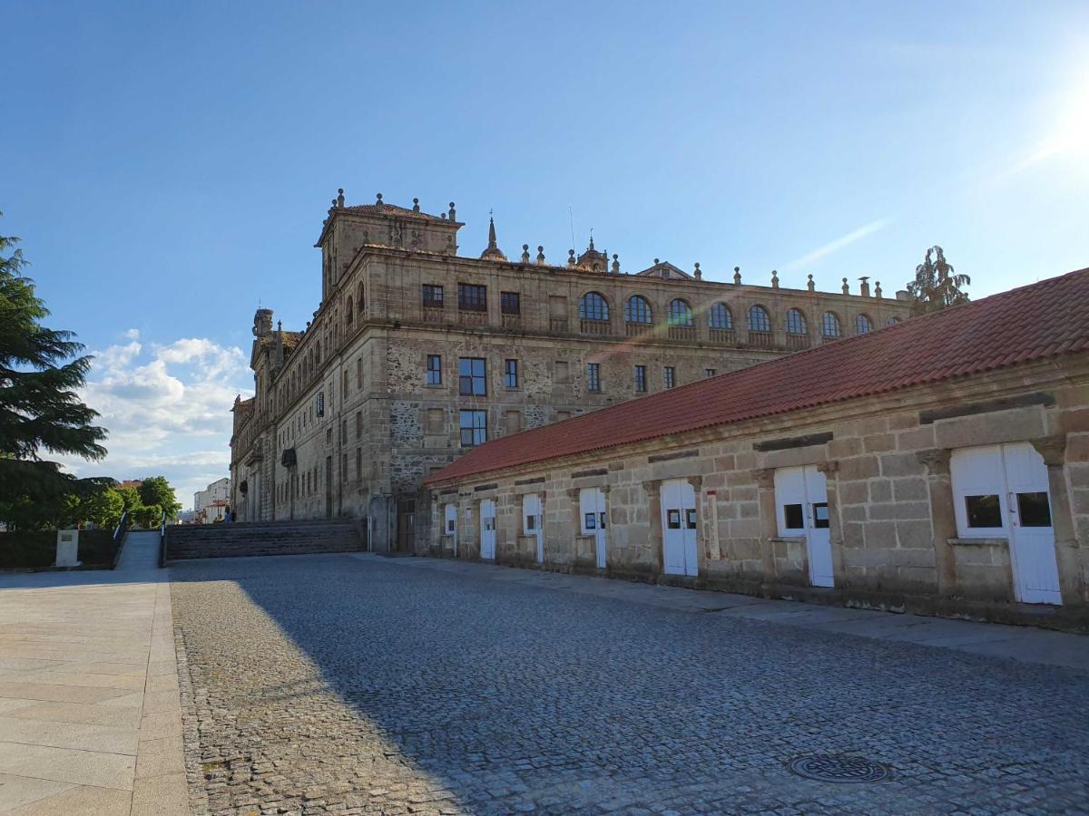 Acogedor Apartamento En El Centro De Monforte Monforte De Lemos Luaran gambar